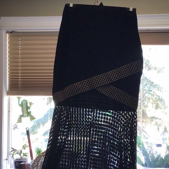 Skirt with lace bottom,gold stud details - Picture 6 of 6